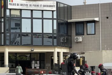 Guédiawaye : un réalisateur déféré après de graves violences présumées contre sa mère, l’émotion gagne l’opinion
