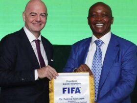 FIFA : Une institution de plus en plus contestée ? Quand les décisions arbitrales, politiques et administratives fragilisent la crédibilité du football mondial Par Ndiawar Diop