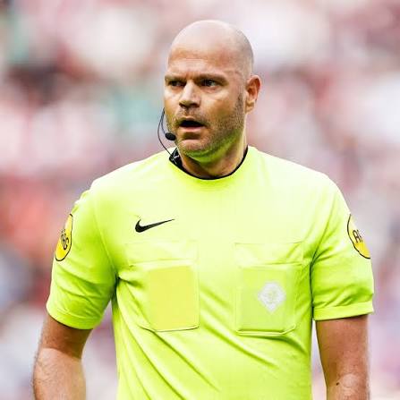 Football mondial en deuil : l’arbitre néerlandais Rob Dieperink retrouvé mort quelques semaines après son retrait du Mondial 2026