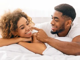 Débriefer le sexe : comment oser en parler avec son partenaire ?