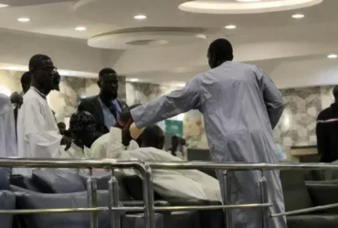 Gamou de Médina Baye : le geste de Mamadou Ndiaye Rahma envers Serigne Mboup ravive les tensions politiques à Kaolack