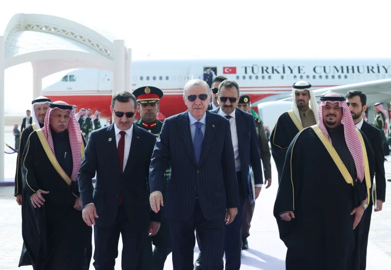 Riyad, Ankara et Islamabad scellent une nouvelle alliance militaire : un pacte stratégique qui redessine les équilibres au Moyen-Orient