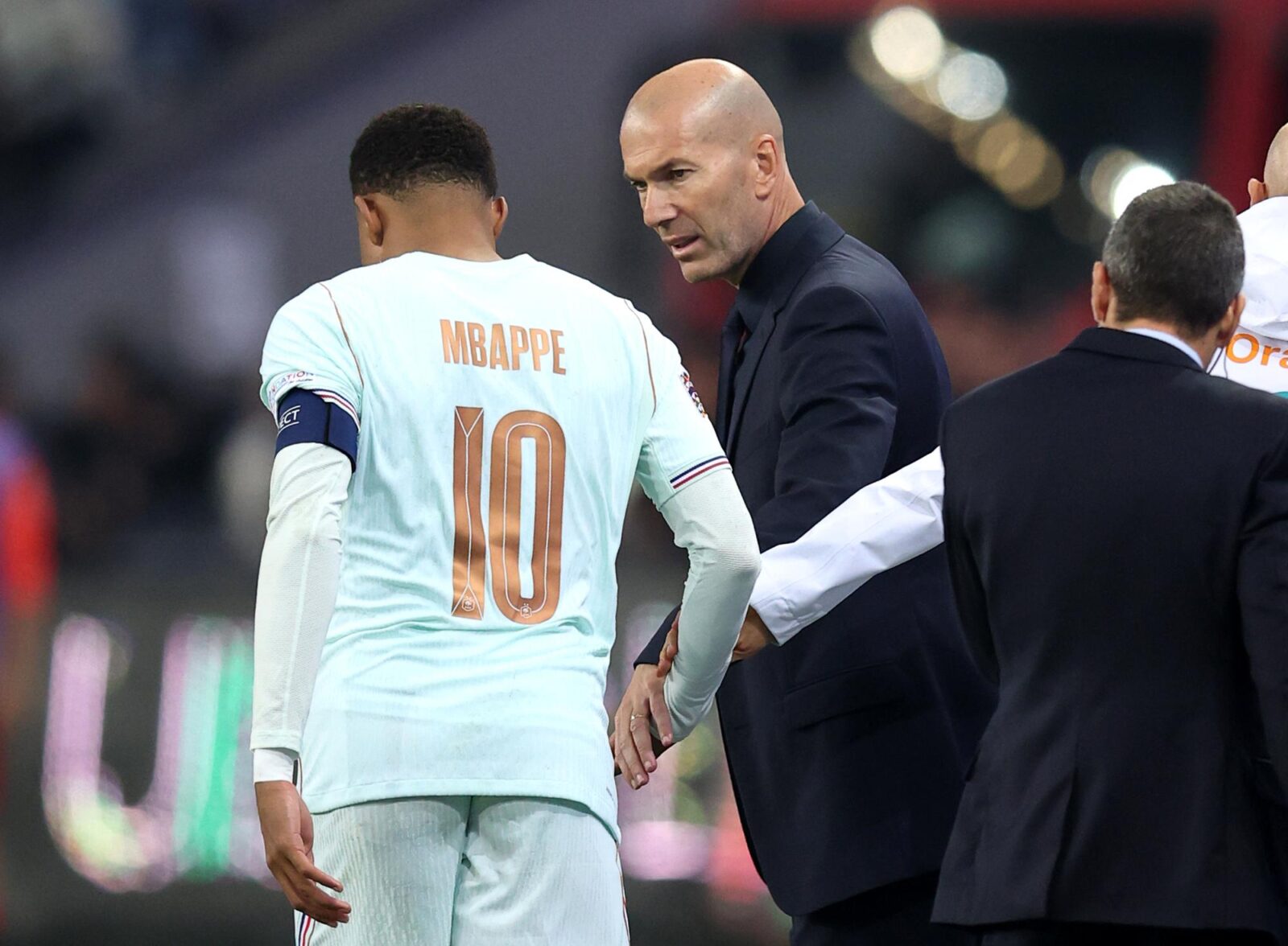 Première de Zidane : Mbappé marque puis sort sur blessure, les Bleus s’imposent en Turquie