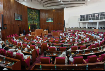 Sénégal : l’Assemblée nationale ouvre la voie à deux nouvelles propositions de loi sur les fonds spéciaux et la santé carcérale