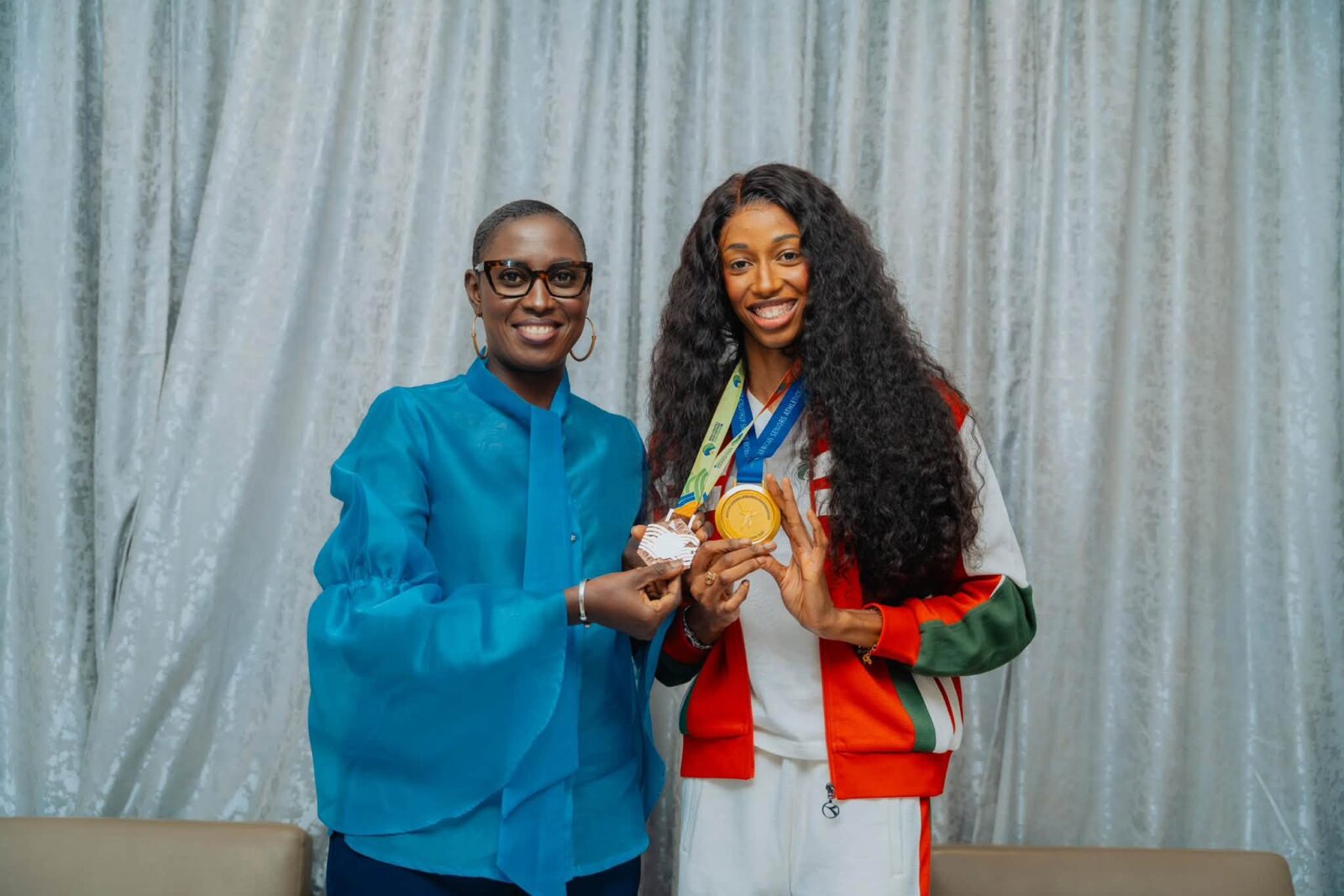 Saly Sarr présente ses trophées : la championne sénégalaise reçue par la ministre des Sports