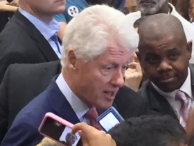 Bill Clinton révèle une confidence de Chelsea : à 15 ans, sa fille avait lu le Coran de bout en bout