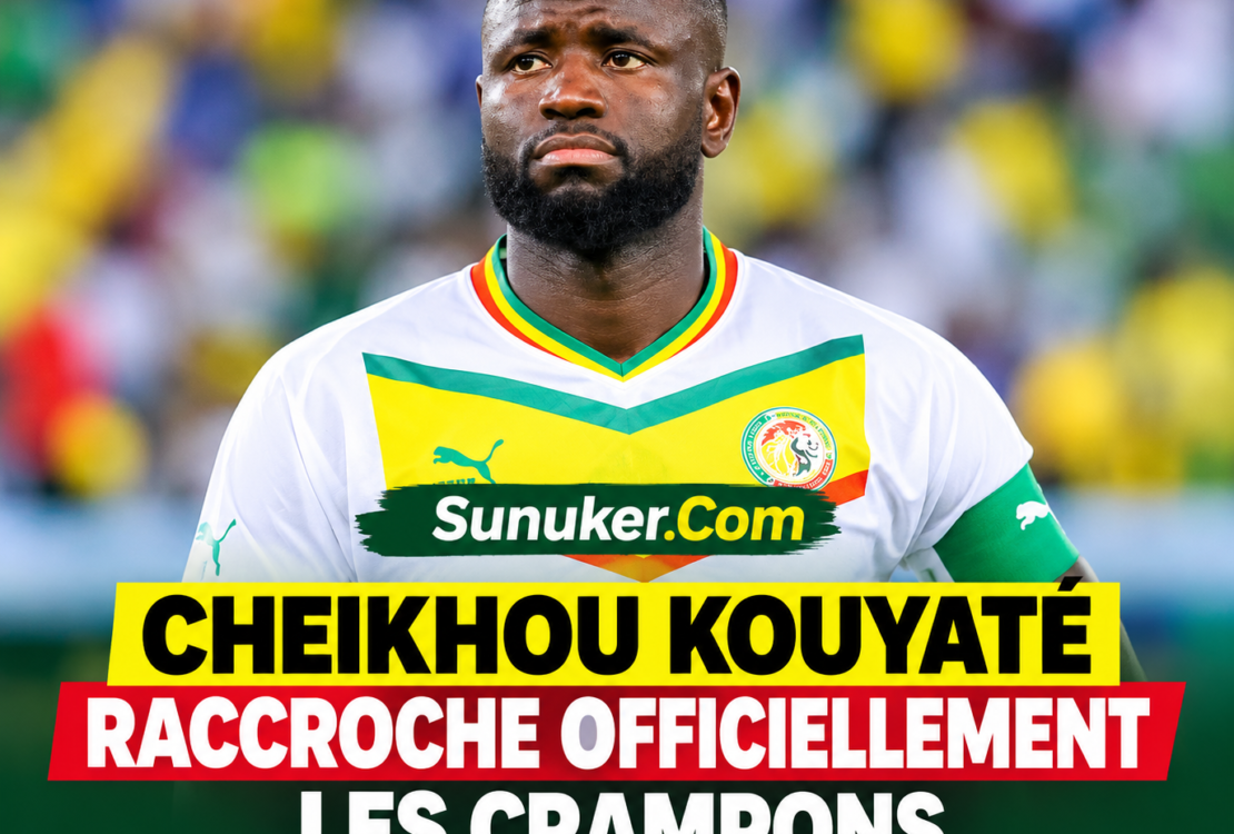 # Cheikhou Kouyaté raccroche les crampons : le champion d’Afrique referme un chapitre majeur du football sénégalais **Sunuker News Desk** C’est une page importante de l’histoire récente du football sénégalais qui se tourne. Cheikhou Kouyaté, champion d’Afrique avec les Lions en 2022 et ancien cadre de la sélection nationale, a annoncé ce vendredi 9 octobre 2026 la fin de sa carrière professionnelle. À travers un message chargé d’émotion, le milieu de terrain emblématique revient sur une aventure qui l’a conduit des terrains de Dakar aux pelouses prestigieuses du football européen, avec comme point culminant le sacre historique du Sénégal à la Coupe d’Afrique des nations. « Il y a des décisions qu’on prend avec la raison, mais que le cœur met du temps à accepter », confie l’ancien international en ouverture de son message d’adieu. Des mots qui traduisent le poids d’une décision difficile pour celui qui a consacré une grande partie de sa vie au ballon rond. Pour Cheikhou Kouyaté, le football n’a jamais été un simple métier. Il représente un rêve d’enfant, une passion profonde et une école de vie. Au fil des années, le joueur a connu les sommets, mais aussi les blessures, les déceptions et les périodes de doute. Des épreuves qui, selon lui, lui ont appris à se relever et à poursuivre son chemin avec détermination. Né à Dakar, Kouyaté a progressivement construit sa réputation sur la scène européenne. Après s’être révélé en Belgique, notamment sous les couleurs d’Anderlecht, il a rejoint l’Angleterre, où il s’est imposé en Premier League avec West Ham United, Crystal Palace puis Nottingham Forest. Sa puissance physique, son engagement dans les duels et sa polyvalence, aussi bien au milieu de terrain qu’en défense centrale, ont fait de lui un joueur apprécié pour sa combativité et son sens du collectif. Durant cette aventure, l’international sénégalais a côtoyé des joueurs de haut niveau, découvert plusieurs environnements footballistiques et participé à des compétitions exigeantes. Mais au-delà des clubs et des performances individuelles, c’est le maillot national qui occupe une place particulière dans son bilan. ## La première étoile, un souvenir éternel Avec les Lions de la Téranga, Cheikhou Kouyaté a vécu des moments intenses. Ancien capitaine, il a notamment participé à la Coupe du monde 2018 en Russie et à celle de 2022 au Qatar. Il a également connu la déception de la finale de la CAN 2019, perdue face à l’Algérie, avant de goûter à la consécration continentale au Cameroun en février 2022. Ce sacre demeure, à ses yeux, l’accomplissement le plus marquant de son parcours. Le Sénégal remportait alors la première Coupe d’Afrique des nations de son histoire, après une finale remportée aux tirs au but contre l’Égypte. Pour Kouyaté, ce succès dépasse largement le cadre sportif : il symbolise la joie partagée par tout un peuple et l’aboutissement de plusieurs générations de joueurs. « Ce jour-là, nous avons offert à tout un peuple de la joie, de l’espoir et un souvenir éternel », rappelle-t-il avec émotion. Un témoignage qui illustre la place particulière qu’occupe cette victoire dans la mémoire collective des Sénégalais. ## Un problème cardiaque derrière la fin de carrière Cette annonce intervient quelques jours après une révélation particulièrement marquante. Lors d’une intervention sur Walf TV, l’ancien international a expliqué vivre depuis sa naissance avec une maladie cardiaque. Il a également évoqué les contraintes liées à son état de santé et la surveillance médicale dont il faisait l’objet durant ses années en Angleterre.  [image](https://www.google.com/s2/favicons?domain=https://wiwsport.com\&sz=32) Wiwsport +1 Selon les informations rapportées par la presse sportive, c’est une visite médicale effectuée dans le cadre d’un possible retour à Anderlecht qui a constitué un tournant décisif. Le médecin lui aurait recommandé de mettre un terme à sa carrière. Après avoir échangé avec ses proches, le joueur a finalement choisi de suivre cet avis. Cette dimension donne un relief particulier à son départ. Derrière les performances, les trophées et les applaudissements se cachait un combat personnel dont peu de supporters mesuraient toute l’ampleur. À 36 ans, le champion d’Afrique tourne ainsi la page du football professionnel, avec la nécessité de préserver sa santé. ## La Fédération sénégalaise salue un cadre des Lions À la suite de l’annonce, la Fédération sénégalaise de football a rendu hommage à l’ancien capitaine, saluant son engagement, son leadership et son attachement au maillot national. Avec 92 sélections et quatre buts inscrits selon les statistiques reprises par la presse sportive, Kouyaté laisse derrière lui un parcours international marqué par sa longévité et sa contribution à l’un des plus grands succès du football sénégalais.  [image](https://www.google.com/s2/favicons?domain=https://www.rts.sn\&sz=32) RTS Officiel +1 Dans son message d’adieu, l’ancien Lion a tenu à remercier les clubs, les entraîneurs, les coéquipiers, les dirigeants et les agents qui ont accompagné sa trajectoire. Il a réservé une place particulière à sa famille, dont il souligne l’amour, les prières et le soutien dans les périodes difficiles. Ses remerciements s’adressent également aux supporters du Sénégal et d’ailleurs, pour leur fidélité au fil des années. « Si c’était à refaire, je choisirais encore le football, cette aventure et ce maillot national », affirme-t-il, sans regret apparent sur le chemin parcouru. « Le coup de sifflet final de ma carrière a retenti, mais les souvenirs, eux, ne s’effaceront jamais », conclut-il. Le rideau tombe donc sur la carrière professionnelle de Cheikhou Kouyaté, mais son nom restera associé à une génération qui a offert au Sénégal sa première étoile africaine. De Dakar aux stades européens, puis jusqu’au sommet du football continental, l’ancien milieu de terrain aura incarné la persévérance, le sens du sacrifice et la fierté de porter les couleurs nationales. Sunuker News Desk