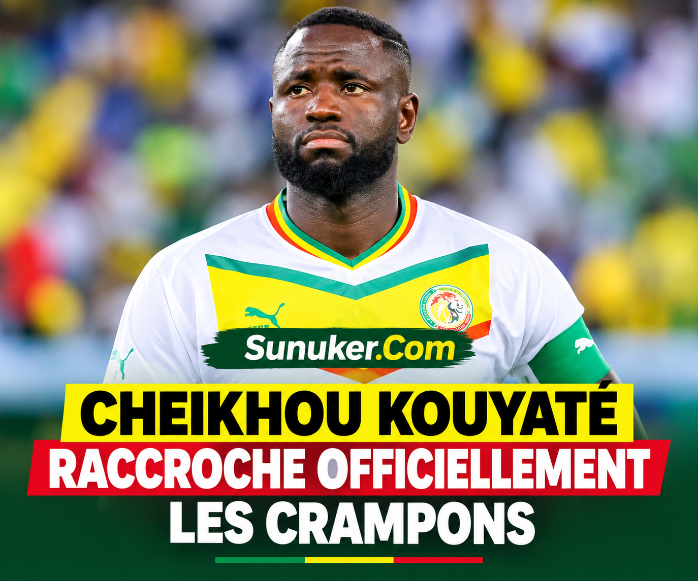 # Cheikhou Kouyaté raccroche les crampons : le champion d’Afrique referme un chapitre majeur du football sénégalais **Sunuker News Desk** C’est une page importante de l’histoire récente du football sénégalais qui se tourne. Cheikhou Kouyaté, champion d’Afrique avec les Lions en 2022 et ancien cadre de la sélection nationale, a annoncé ce vendredi 9 octobre 2026 la fin de sa carrière professionnelle. À travers un message chargé d’émotion, le milieu de terrain emblématique revient sur une aventure qui l’a conduit des terrains de Dakar aux pelouses prestigieuses du football européen, avec comme point culminant le sacre historique du Sénégal à la Coupe d’Afrique des nations. « Il y a des décisions qu’on prend avec la raison, mais que le cœur met du temps à accepter », confie l’ancien international en ouverture de son message d’adieu. Des mots qui traduisent le poids d’une décision difficile pour celui qui a consacré une grande partie de sa vie au ballon rond. Pour Cheikhou Kouyaté, le football n’a jamais été un simple métier. Il représente un rêve d’enfant, une passion profonde et une école de vie. Au fil des années, le joueur a connu les sommets, mais aussi les blessures, les déceptions et les périodes de doute. Des épreuves qui, selon lui, lui ont appris à se relever et à poursuivre son chemin avec détermination. Né à Dakar, Kouyaté a progressivement construit sa réputation sur la scène européenne. Après s’être révélé en Belgique, notamment sous les couleurs d’Anderlecht, il a rejoint l’Angleterre, où il s’est imposé en Premier League avec West Ham United, Crystal Palace puis Nottingham Forest. Sa puissance physique, son engagement dans les duels et sa polyvalence, aussi bien au milieu de terrain qu’en défense centrale, ont fait de lui un joueur apprécié pour sa combativité et son sens du collectif. Durant cette aventure, l’international sénégalais a côtoyé des joueurs de haut niveau, découvert plusieurs environnements footballistiques et participé à des compétitions exigeantes. Mais au-delà des clubs et des performances individuelles, c’est le maillot national qui occupe une place particulière dans son bilan. ## La première étoile, un souvenir éternel Avec les Lions de la Téranga, Cheikhou Kouyaté a vécu des moments intenses. Ancien capitaine, il a notamment participé à la Coupe du monde 2018 en Russie et à celle de 2022 au Qatar. Il a également connu la déception de la finale de la CAN 2019, perdue face à l’Algérie, avant de goûter à la consécration continentale au Cameroun en février 2022. Ce sacre demeure, à ses yeux, l’accomplissement le plus marquant de son parcours. Le Sénégal remportait alors la première Coupe d’Afrique des nations de son histoire, après une finale remportée aux tirs au but contre l’Égypte. Pour Kouyaté, ce succès dépasse largement le cadre sportif : il symbolise la joie partagée par tout un peuple et l’aboutissement de plusieurs générations de joueurs. « Ce jour-là, nous avons offert à tout un peuple de la joie, de l’espoir et un souvenir éternel », rappelle-t-il avec émotion. Un témoignage qui illustre la place particulière qu’occupe cette victoire dans la mémoire collective des Sénégalais. ## Un problème cardiaque derrière la fin de carrière Cette annonce intervient quelques jours après une révélation particulièrement marquante. Lors d’une intervention sur Walf TV, l’ancien international a expliqué vivre depuis sa naissance avec une maladie cardiaque. Il a également évoqué les contraintes liées à son état de santé et la surveillance médicale dont il faisait l’objet durant ses années en Angleterre.  [image](https://www.google.com/s2/favicons?domain=https://wiwsport.com\&sz=32) Wiwsport +1 Selon les informations rapportées par la presse sportive, c’est une visite médicale effectuée dans le cadre d’un possible retour à Anderlecht qui a constitué un tournant décisif. Le médecin lui aurait recommandé de mettre un terme à sa carrière. Après avoir échangé avec ses proches, le joueur a finalement choisi de suivre cet avis. Cette dimension donne un relief particulier à son départ. Derrière les performances, les trophées et les applaudissements se cachait un combat personnel dont peu de supporters mesuraient toute l’ampleur. À 36 ans, le champion d’Afrique tourne ainsi la page du football professionnel, avec la nécessité de préserver sa santé. ## La Fédération sénégalaise salue un cadre des Lions À la suite de l’annonce, la Fédération sénégalaise de football a rendu hommage à l’ancien capitaine, saluant son engagement, son leadership et son attachement au maillot national. Avec 92 sélections et quatre buts inscrits selon les statistiques reprises par la presse sportive, Kouyaté laisse derrière lui un parcours international marqué par sa longévité et sa contribution à l’un des plus grands succès du football sénégalais.  [image](https://www.google.com/s2/favicons?domain=https://www.rts.sn\&sz=32) RTS Officiel +1 Dans son message d’adieu, l’ancien Lion a tenu à remercier les clubs, les entraîneurs, les coéquipiers, les dirigeants et les agents qui ont accompagné sa trajectoire. Il a réservé une place particulière à sa famille, dont il souligne l’amour, les prières et le soutien dans les périodes difficiles. Ses remerciements s’adressent également aux supporters du Sénégal et d’ailleurs, pour leur fidélité au fil des années. « Si c’était à refaire, je choisirais encore le football, cette aventure et ce maillot national », affirme-t-il, sans regret apparent sur le chemin parcouru. « Le coup de sifflet final de ma carrière a retenti, mais les souvenirs, eux, ne s’effaceront jamais », conclut-il. Le rideau tombe donc sur la carrière professionnelle de Cheikhou Kouyaté, mais son nom restera associé à une génération qui a offert au Sénégal sa première étoile africaine. De Dakar aux stades européens, puis jusqu’au sommet du football continental, l’ancien milieu de terrain aura incarné la persévérance, le sens du sacrifice et la fierté de porter les couleurs nationales. Sunuker News Desk