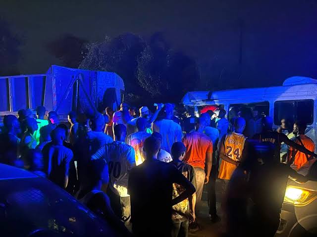 Drame sur l’axe Ndande-Kébémer : une collision entre un camion et un minicar fait plusieurs morts