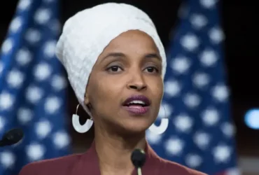 ÉTATS-UNIS : ILHAN OMAR FACE AUX QUESTIONS SUR SON MARIAGE, SON PATRIMOINE ET UNE ENQUÊTE FÉDÉRALE