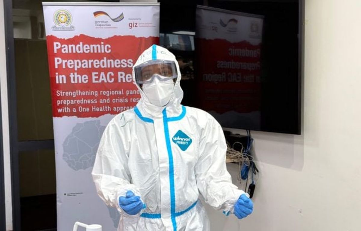 Ebola : le Kenya en alerte après un premier décès, des dizaines de contacts placés sous surveillance