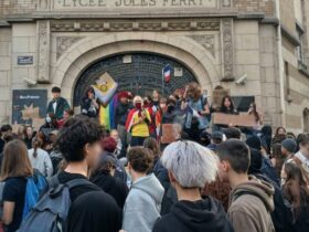 France : Trump accuse l’islam et l’immigration, pendant que la colère des lycéens embrase le pays