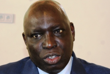 Madiambal Diagne relance la bataille judiciaire contre son mandat d’arrêt et réclame 1 000 milliards à l’État