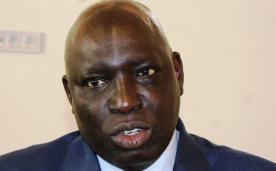 Madiambal Diagne relance la bataille judiciaire contre son mandat d’arrêt et réclame 1 000 milliards à l’État