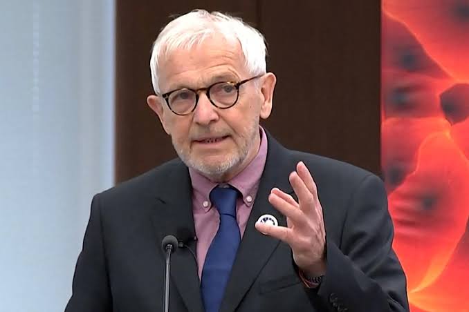 Nobel de physique 2026 : Francis Halzen récompensé pour avoir traqué les « particules fantômes » de l’Univers