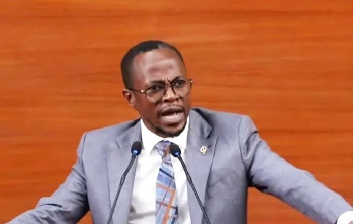 Rejet de la LFR : Abdou Mbow suggère de suspendre l’Assemblée nationale, la Constitution en question