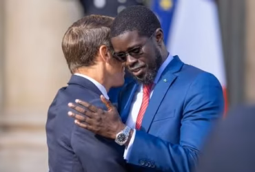 Crise sociale en France : Emmanuel Macron annule sa tournée au Sénégal et au Nigeria, Dakar privé d’une visite présidentielle